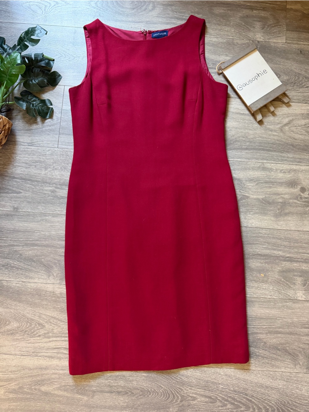 Ann Taylor Classic Modest Deep Red Sleeveless Sheath Dress. Size 12